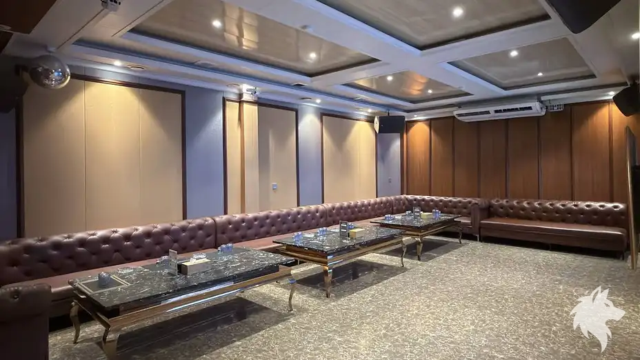 寬敞的 KTV 內景