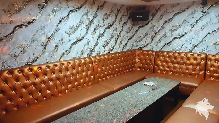 金色沙發的大型包廂